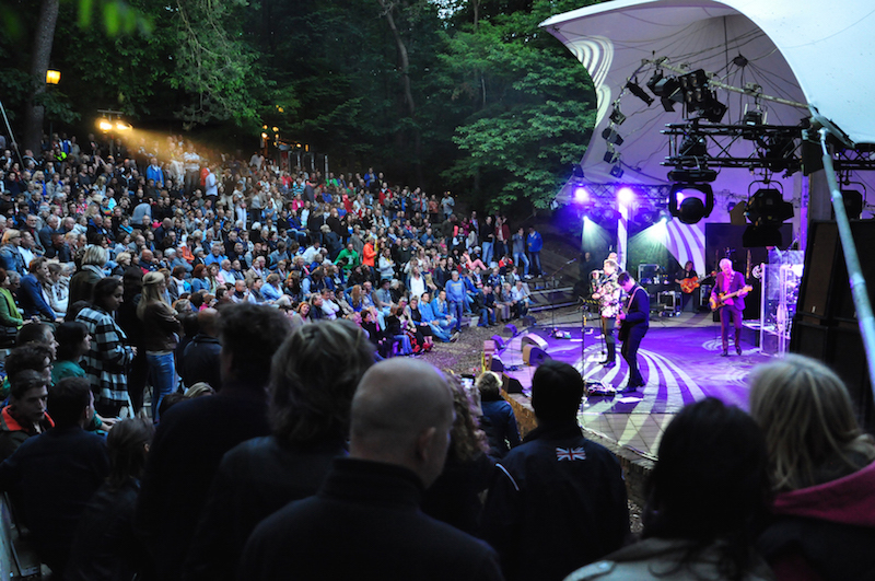 Wie schrijft, die blijft : Openluchttheater Cabrio