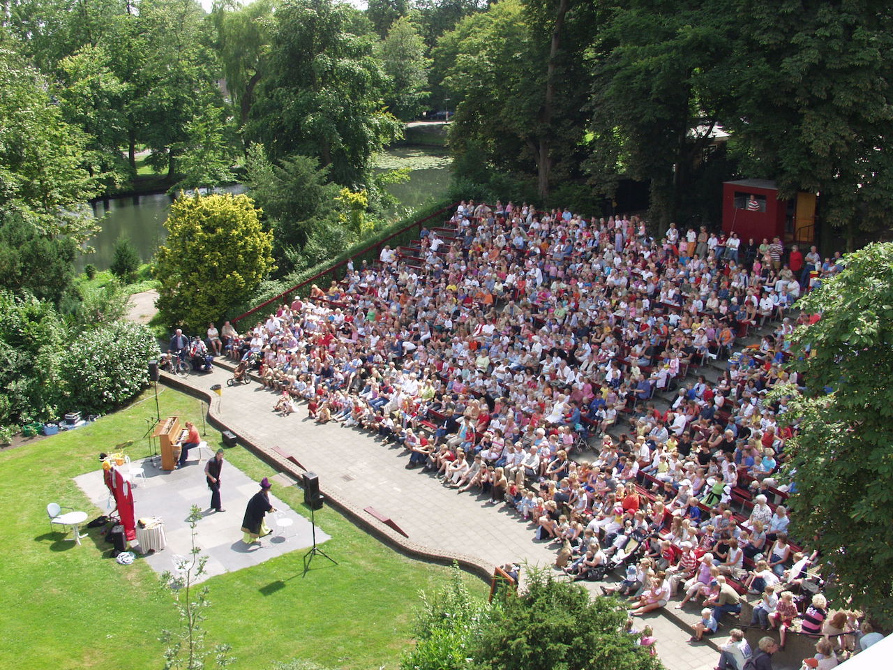 Wie schrijft, die blijft : Slottuintheater Zeist