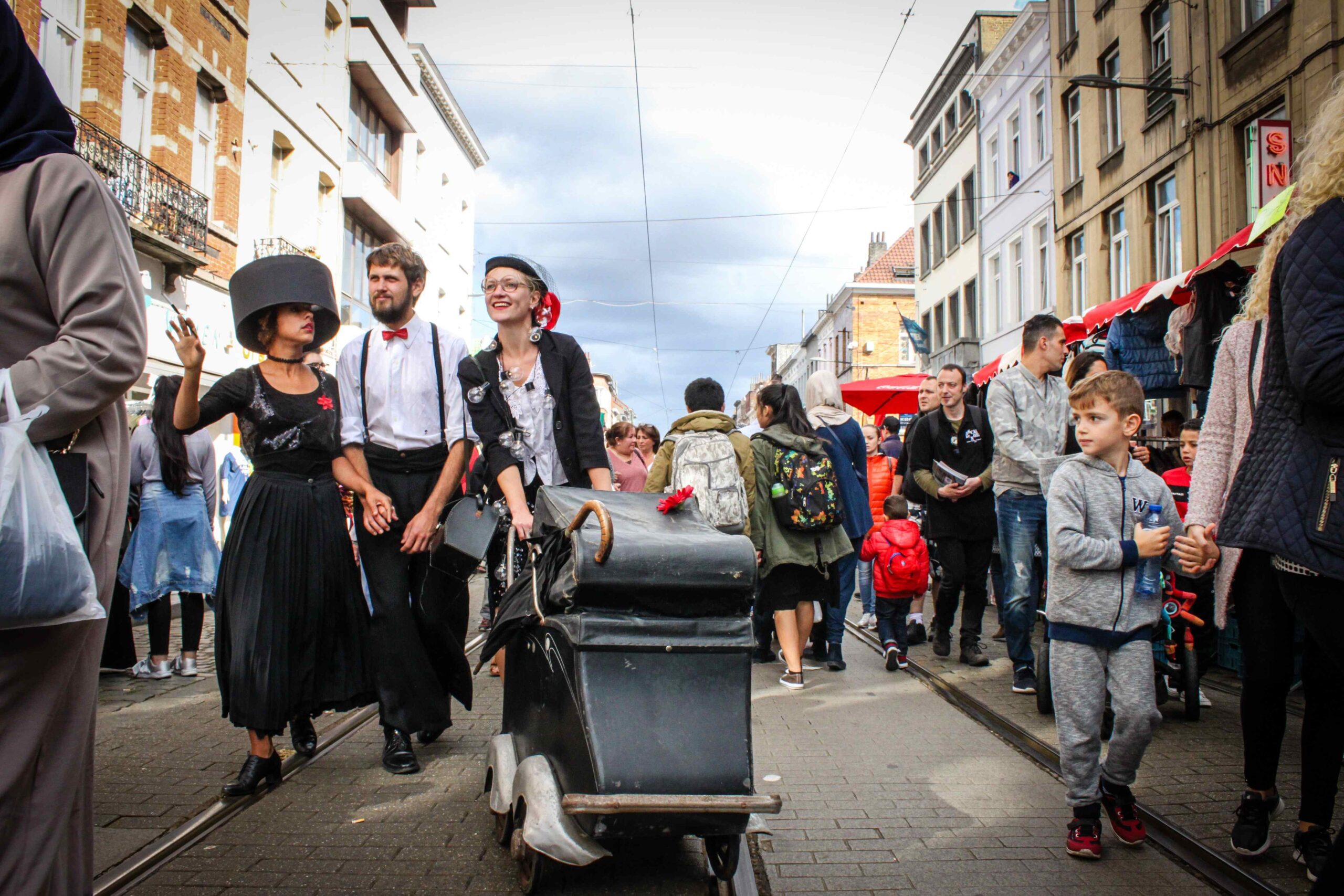 Les Fêlés – Photographic theatre on wheel