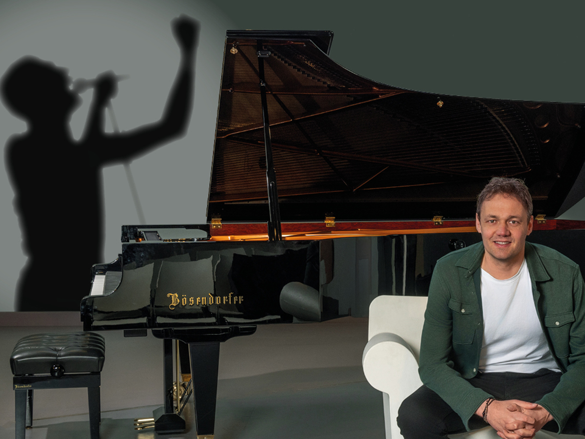 Bernd speelt Freddie Mercury